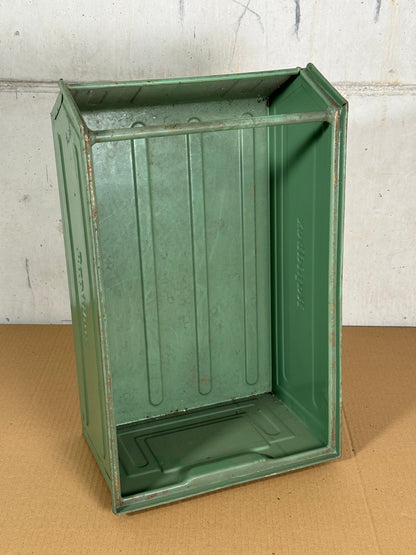 Original Vintage Metallkiste – Industrie Design – Patina Stufe 1 (Leicht)