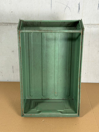 Original Vintage Metallkiste – Industrie Design – Patina Stufe 1 (Leicht)