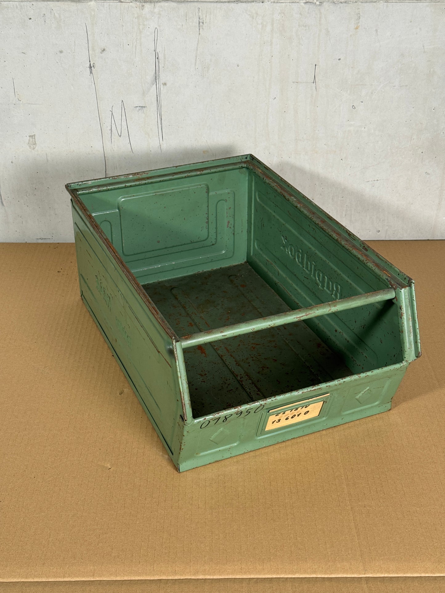 Original Vintage Metallkiste – Industrie Design – Patina Stufe 2 (Deutlich)