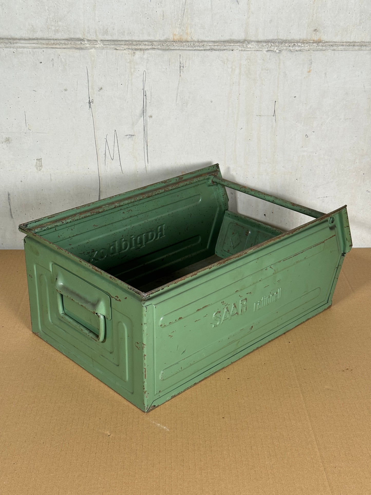 Original Vintage Metallkiste – Industrie Design – Patina Stufe 2 (Deutlich)