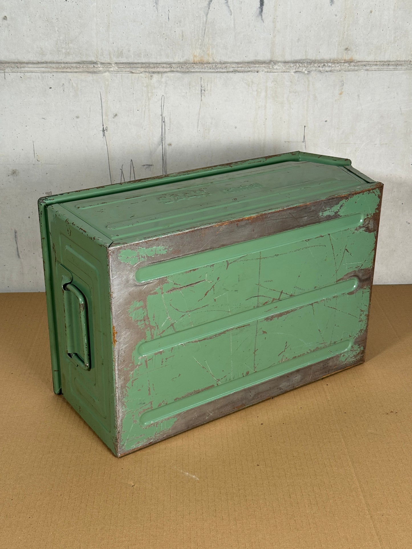 Original Vintage Metallkiste – Industrie Design – Patina Stufe 2 (Deutlich)